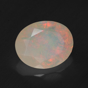 1.57カラットの天然マルチカラーオパール（10×8.1 mm・透明）