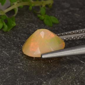 1.46カラットの天然マルチカラーオパール（9.3×7.2 mm・オーバルカット）