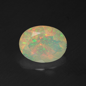 1.26カラットの天然マルチカラーオパール（9.2×7.1 mm・透明）