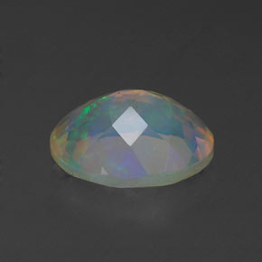 1.23カラットの天然マルチカラーオパール（9.1×7.1 mm・オーバルカット）