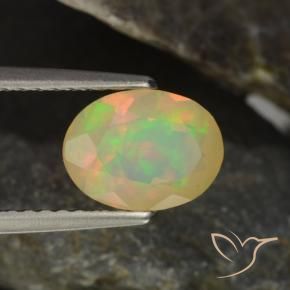 0.94カラットの天然マルチカラーオパール（8.2×6.2 mm・オーバルカット）