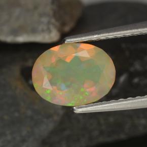 0.92カラットの天然マルチカラーオパール（8.2×6.3 mm・オーバルカット）