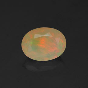 1.02カラットの天然マルチカラーオパール（8.3×6.2 mm・透明）