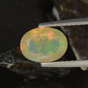 0.88カラットの天然マルチカラーオパール（8.3×6.2 mm・オーバルカット）