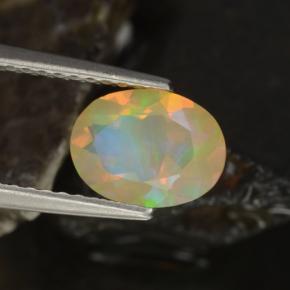 0.88カラットの天然マルチカラーオパール（8.3×6.2 mm・オーバルカット）