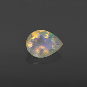 0.74カラットの天然マルチカラーオパール（8.2×6.1 mm・洋梨の形）
