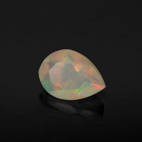 0.51カラットの天然マルチカラーオパール（7.2×5.2 mm・洋梨の形）
