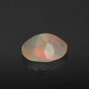 1.29カラットの天然マルチカラーオパール（9.2×7.2 mm・オーバルカット）