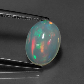 1.72カラットの天然マルチカラーオパール（10.8×7.9 mm・オーバルカット）