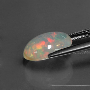 2.01カラットの天然マルチカラーオパール（11.2×8.2 mm・オーバルカット）