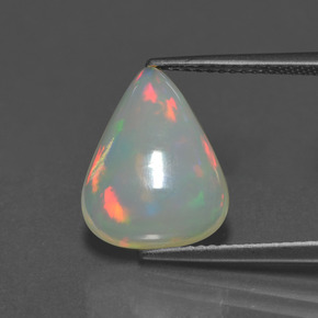 3.53カラットの天然ホワイトオパール（14.3×11.1 mm・洋梨の形）