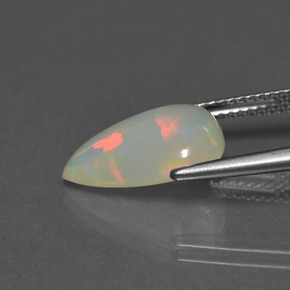 3.53カラットの天然ホワイトオパール（14.3×11.1 mm・洋梨の形）