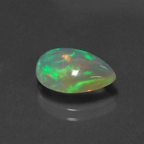 2.08カラットの天然マルチカラーオパール（12.7×8.6 mm・洋梨の形）