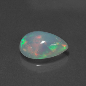 1.92カラットの天然マルチカラーオパール（12.8×8.6 mm・洋梨の形）