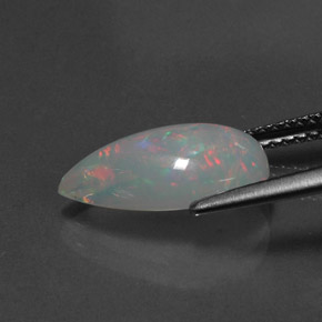 2.18カラットの天然マルチカラーオパール（14.4×7.5 mm・洋梨の形）