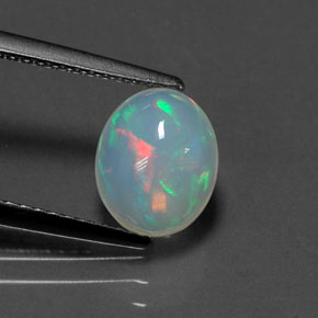1.29カラットの天然マルチカラーオパール（8.8×7.2 mm・オーバルカット）
