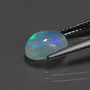 1.44カラットの天然マルチカラーオパール（9.3×6.9 mm・オーバルカット）