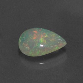 1.72カラットの天然マルチカラーオパール（11.8×8.7 mm・透明）