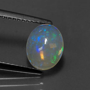 1.11カラットの天然マルチカラーオパール（8.9×7.1 mm・オーバルカット）