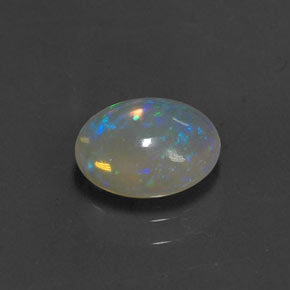 1.11カラットの天然マルチカラーオパール（8.9×7.1 mm・オーバルカット）