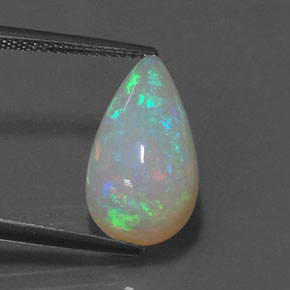 4.05カラットの天然マルチカラーオパール（16.7×9.2 mm・透明）