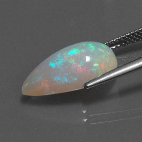 4.05カラットの天然マルチカラーオパール（16.7×9.2 mm・透明）