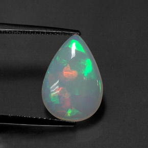 2.21カラットの天然マルチカラーオパール（14.7×10.2 mm・透明）