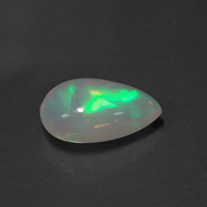 2.78カラットの天然マルチカラーオパール（14.9×9.1 mm・透明）
