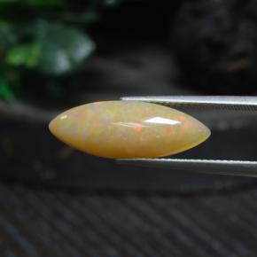 4.19カラットの天然マルチカラーオパール（21.5×7.6 mm・透明）