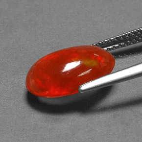1.96カラットの天然マルチカラーオパール（12.8×8.7 mm・透明）