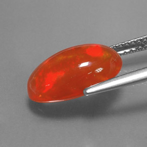 2.71カラットの天然マルチカラーオパール（13.2×8.3 mm・オーバルカット）
