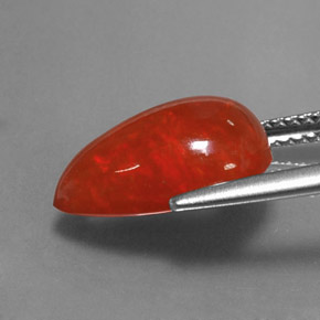 2.64カラットの天然マルチカラーオパール（13.7×8.8 mm・透明）