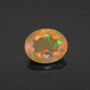 1.56カラットの天然マルチカラーオパール（10.1×8.1 mm・オーバルカット）