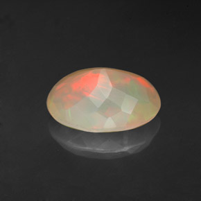 2.30カラットの天然マルチカラーオパール（12.1×9.3 mm・透明）