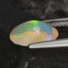 1.53カラットの天然マルチカラーオパール（10.4×7.8 mm・オーバルカット）