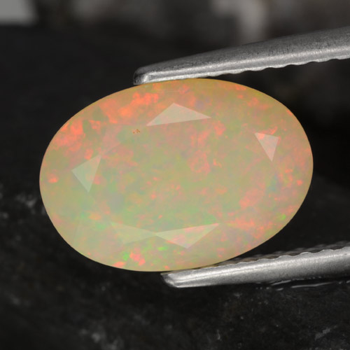 1.51カラットの天然マルチカラーオパール（10.9×7.6 mm・オーバルカット）