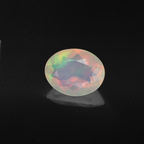 0.98カラットの天然マルチカラーオパール（9×7.1 mm・オーバルカット）