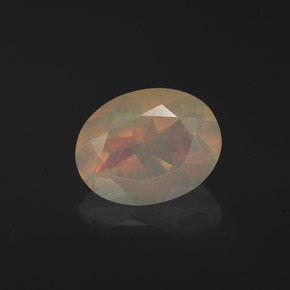 1.30カラットの天然マルチカラーオパール（9.1×7.1 mm・透明）