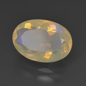 1.83カラットの天然マルチカラーオパール（11.3×7.8 mm・オーバルカット）