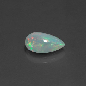 1.37カラットの天然マルチカラーオパール（11.5×7.9 mm・透明）