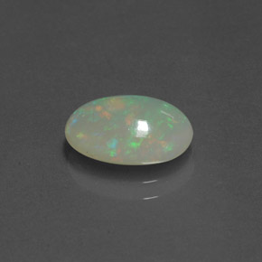 1.62カラットの天然マルチカラーオパール（11.4×8.2 mm・透明）