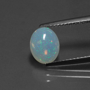 1.14カラットの天然マルチカラーオパール（8.6×6.8 mm・オーバルカット）