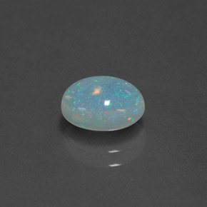 1.14カラットの天然マルチカラーオパール（8.6×6.8 mm・オーバルカット）