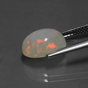2.83カラットの天然マルチカラーオパール（11.3×8.5 mm・透明）