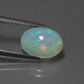 2.16カラットの天然マルチカラーオパール（11.2×8.4 mm・透明）
