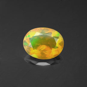 1.30カラットの天然マルチカラーオパール（9.5×7.4 mm・透明）