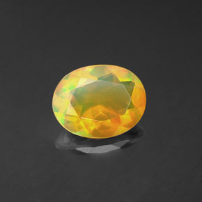 1.30カラットの天然マルチカラーオパール（9.5×7.4 mm・透明）