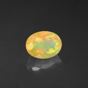 1.10カラットの天然マルチカラーオパール（8.3×6.2 mm・透明）