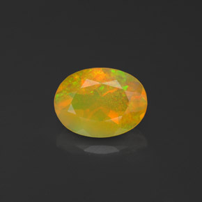 0.90カラットの天然マルチカラーオパール（8.3×6.3 mm・透明）