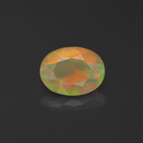 0.76カラットの天然マルチカラーオパール（8.2×6.1 mm・透明）